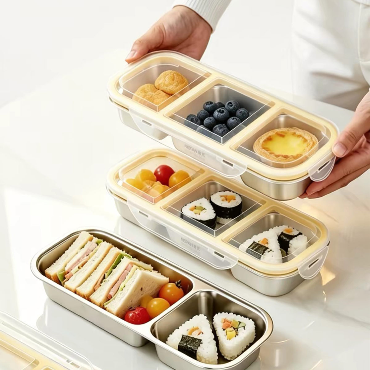 Food Storage On Table - Pojemnik na żywność ze stali nierdzewnej